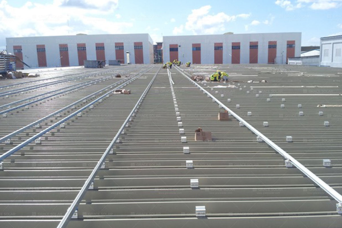 Adjustable Steel Roof Bracket