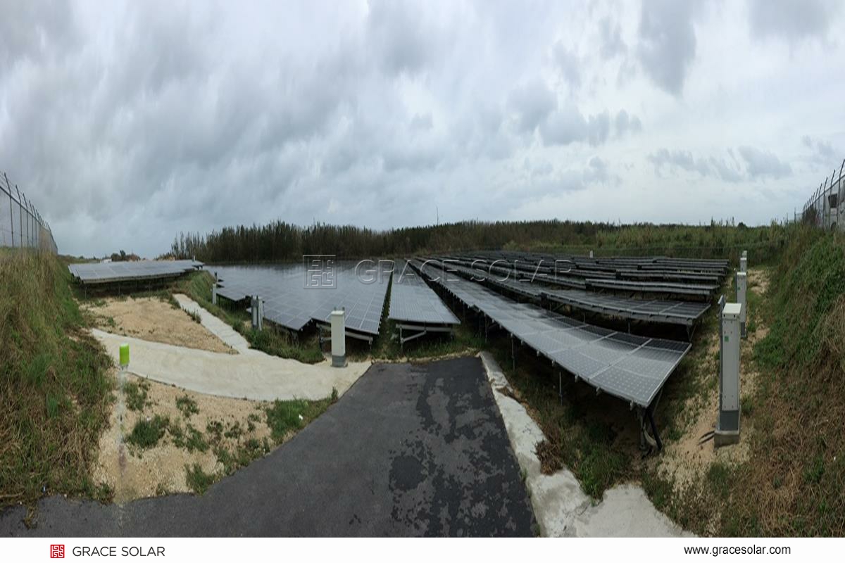 Edificio comercial en Japón con sistema de montaje solar