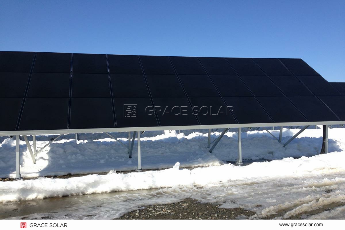 AI-Powered Solar Cleaning Robot in Snowstorm - Grace Solar GS-Light System