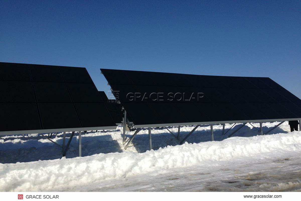 Canadian Solar Farm with GS-Light Tracker and Automated Cleaning Robot